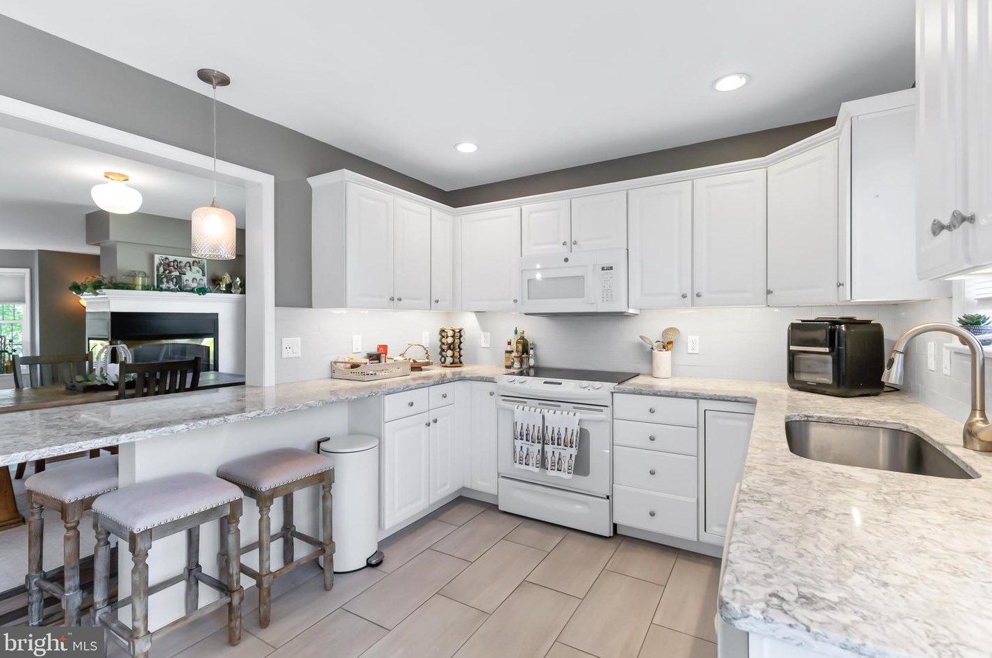 2753 Cobblestone Ln, Lancaster PA  17601-3303 exterior