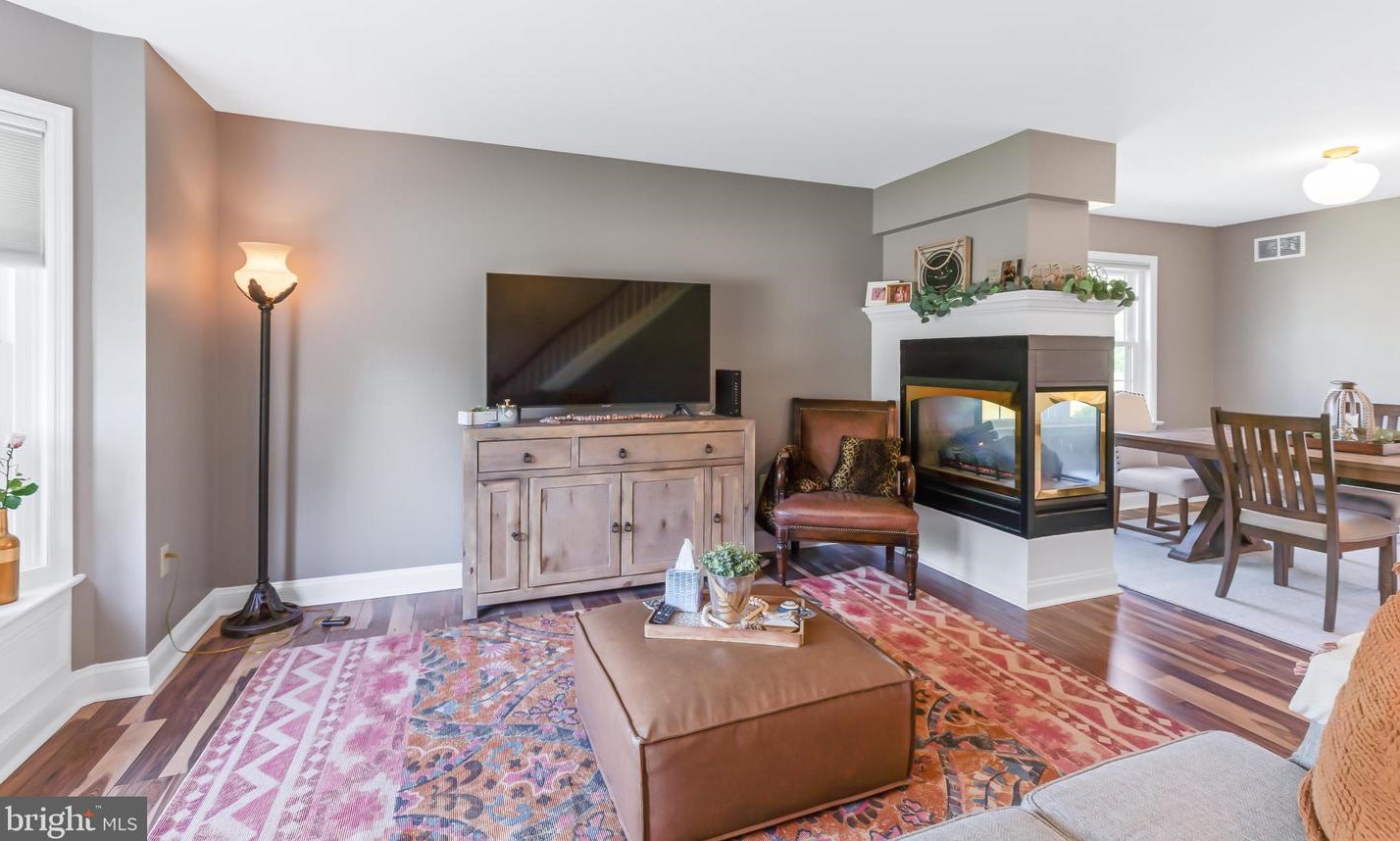 2753 Cobblestone Ln, Lancaster PA  17601-3303 exterior