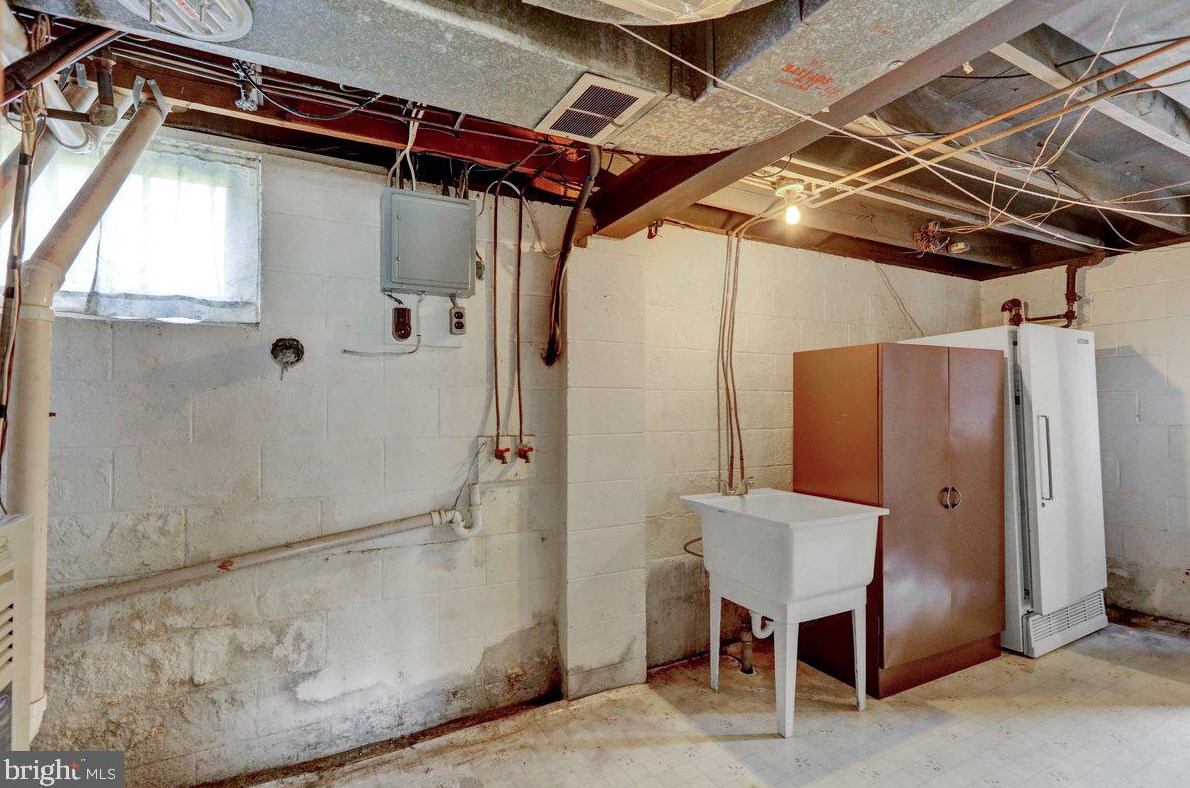 51 Gln Oaks Dr, Lancaster PA  17603-6445 exterior