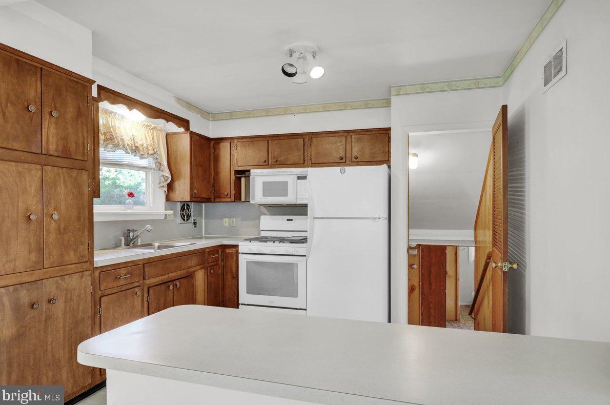 51 Gln Oaks Dr, Lancaster PA  17603-6445 exterior