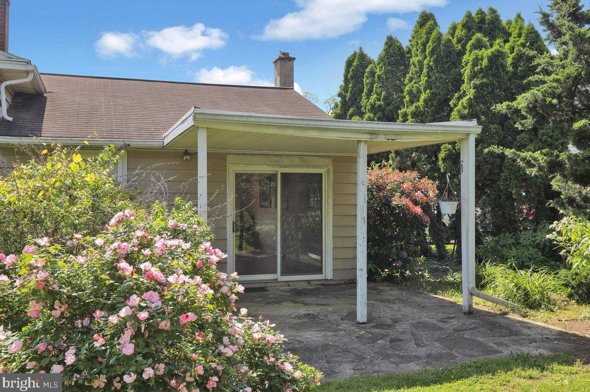 51 Gln Oaks Dr, Lancaster PA  17603-6445 exterior