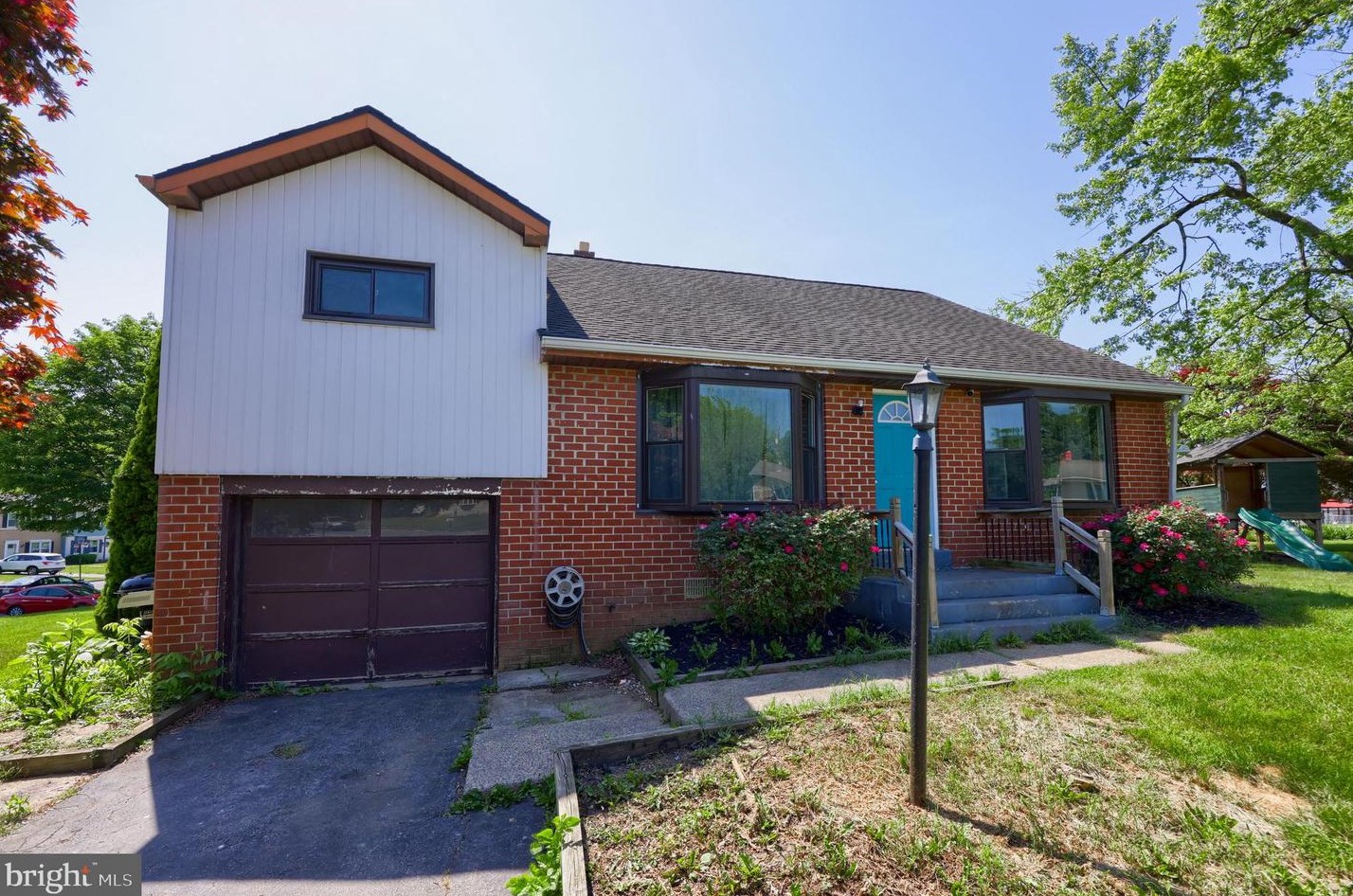 2621 Pike Ln, Lancaster PA  17603 exterior