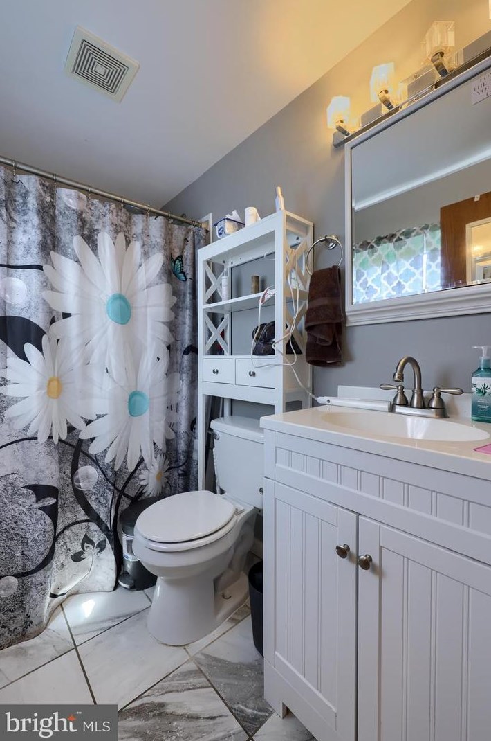 2621 Pike Ln, Lancaster PA  17603 exterior