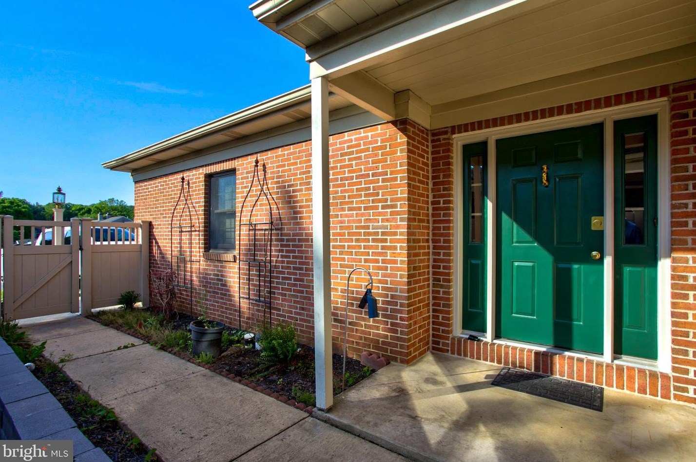 1857 Spring Ridge Ln, Lancaster PA  17603-6794 exterior