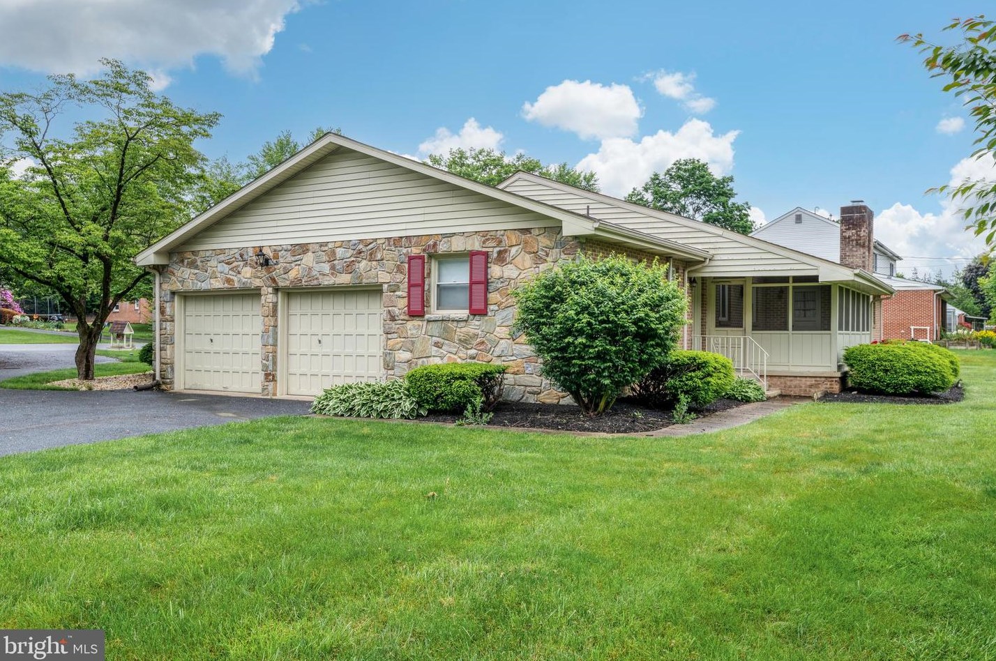 126 Sunrise Ave, Lancaster PA  17601-3944 exterior