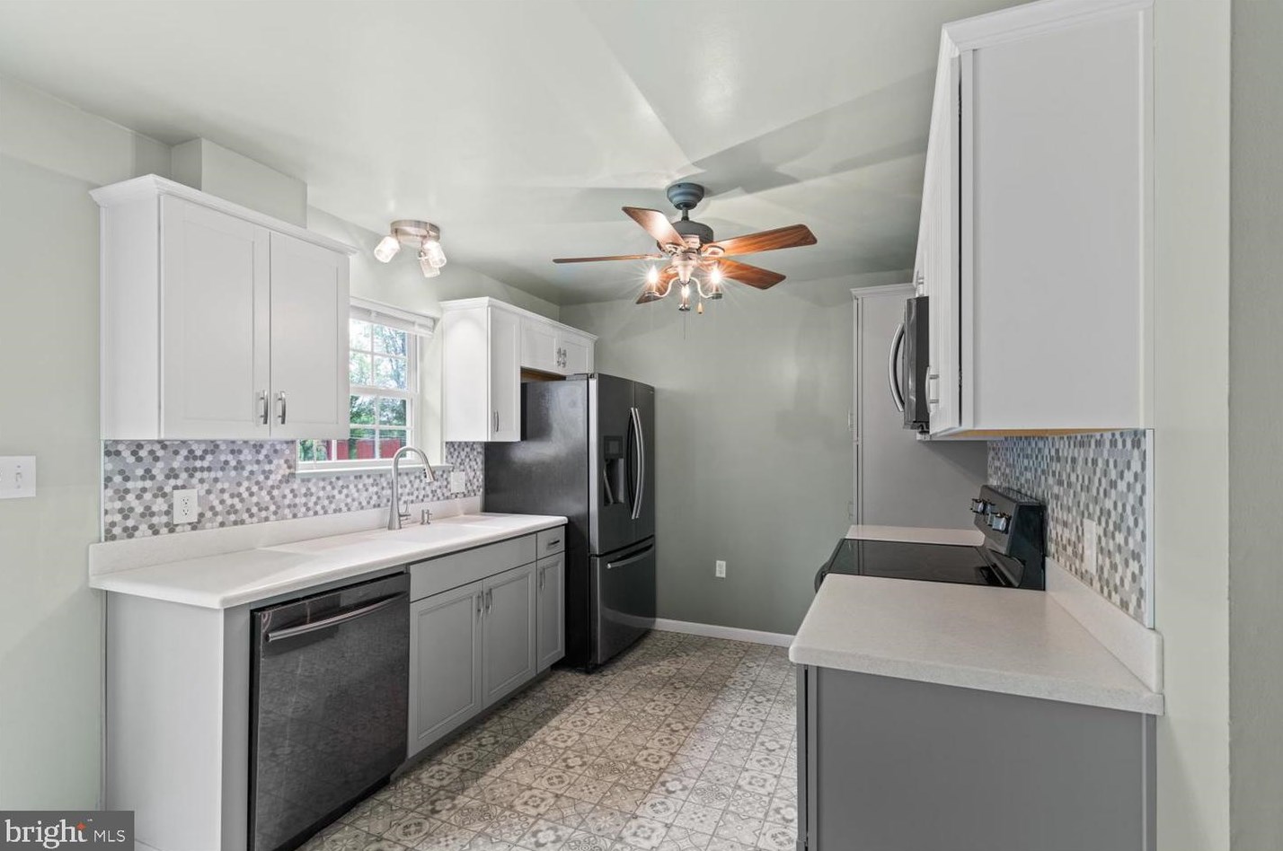 368 Dohner Dr, Lancaster PA  17602-3358 exterior