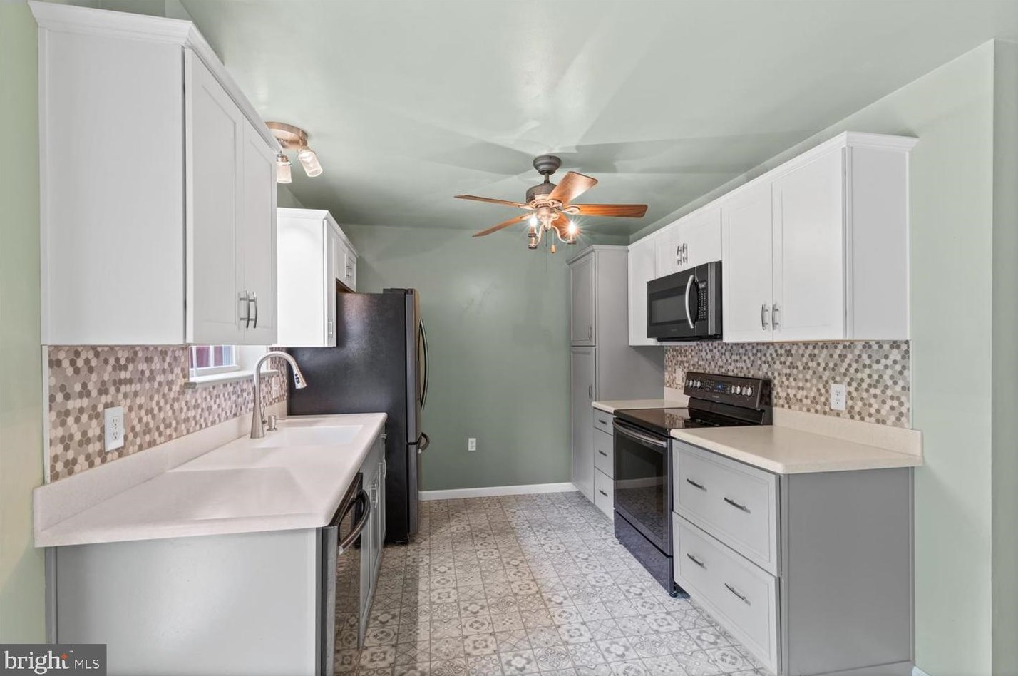 368 Dohner Dr, Lancaster PA  17602-3358 exterior