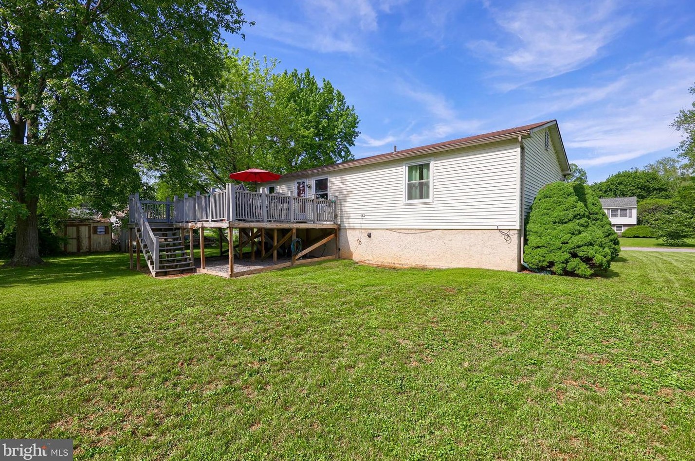 390 Holly Ann Dr, Landisville PA  17538-1039 exterior