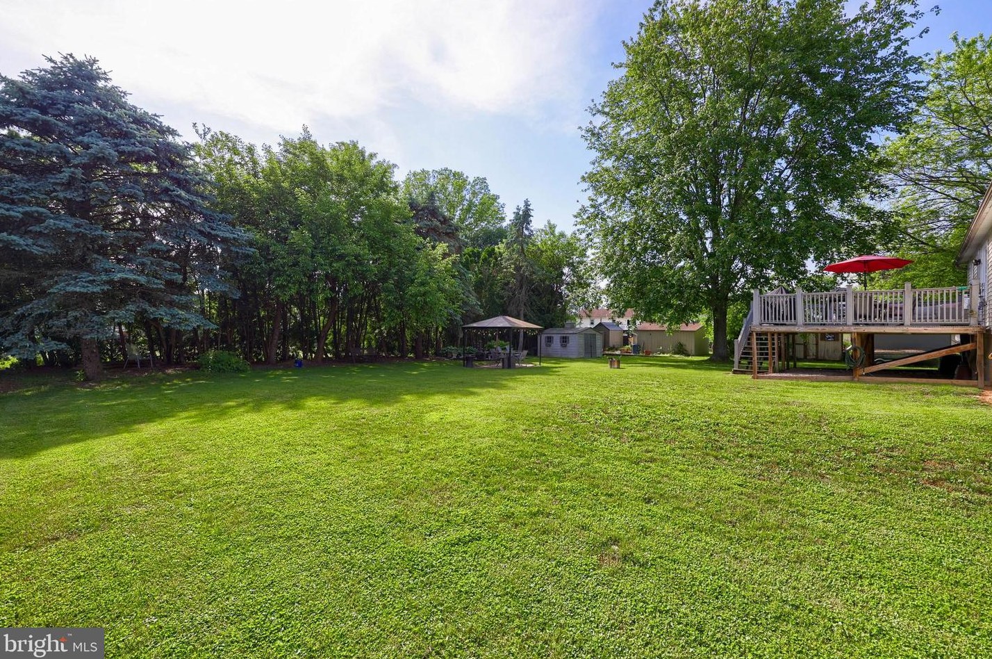 390 Holly Ann Dr, Landisville PA  17538-1039 exterior