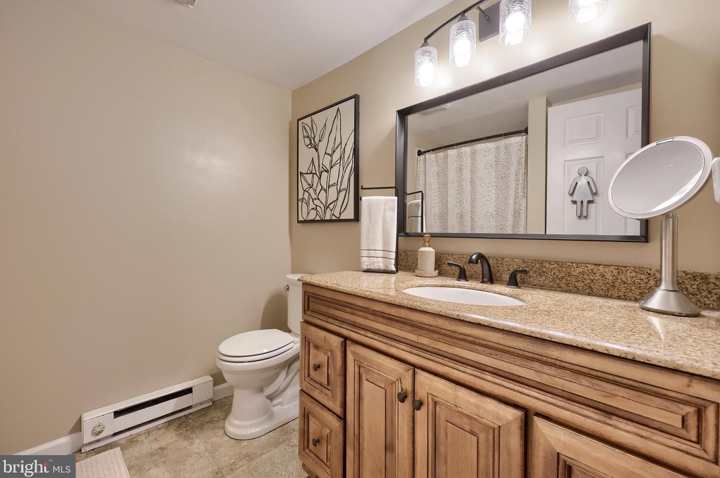 390 Holly Ann Dr, Landisville PA  17538-1039 exterior