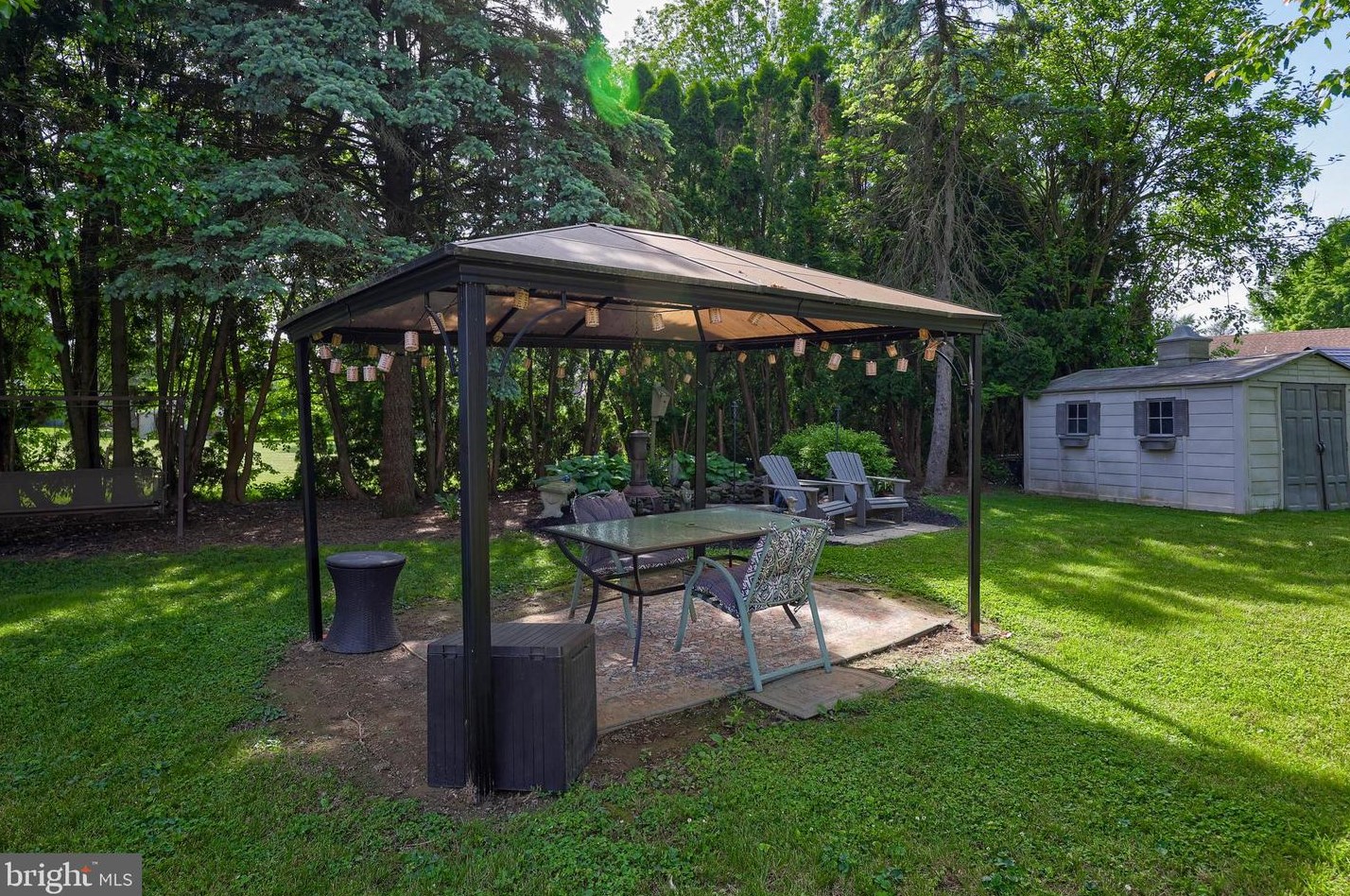 390 Holly Ann Dr, Landisville PA  17538-1039 exterior