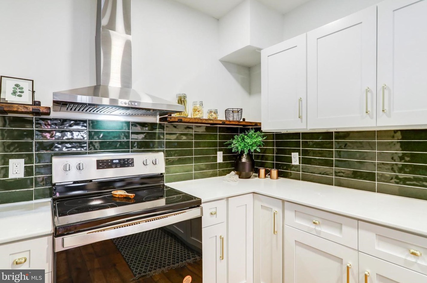 3 Locust St, Lancaster PA 17602-3607 exterior