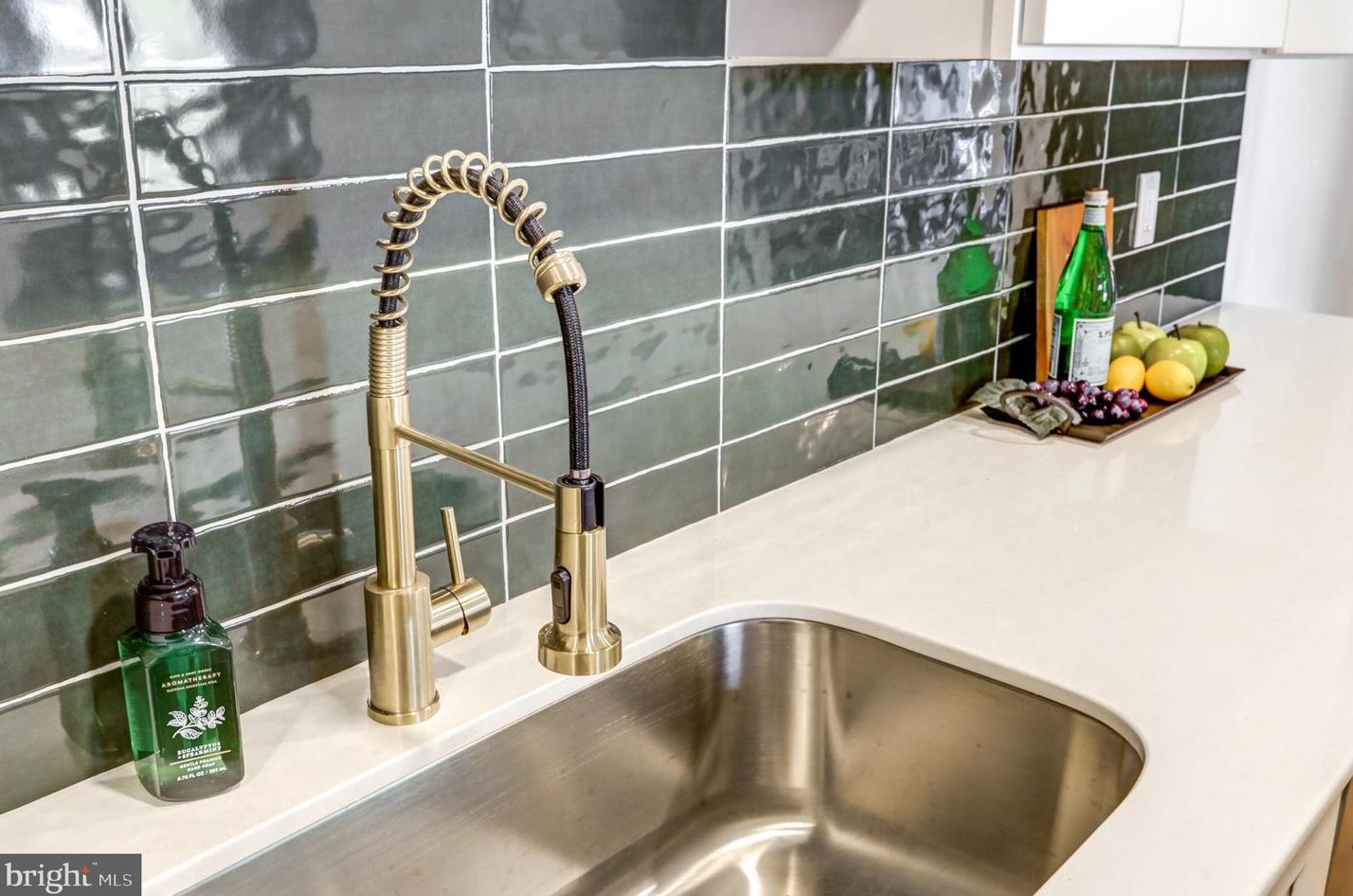 3 Locust St, Lancaster PA 17602-3607 exterior