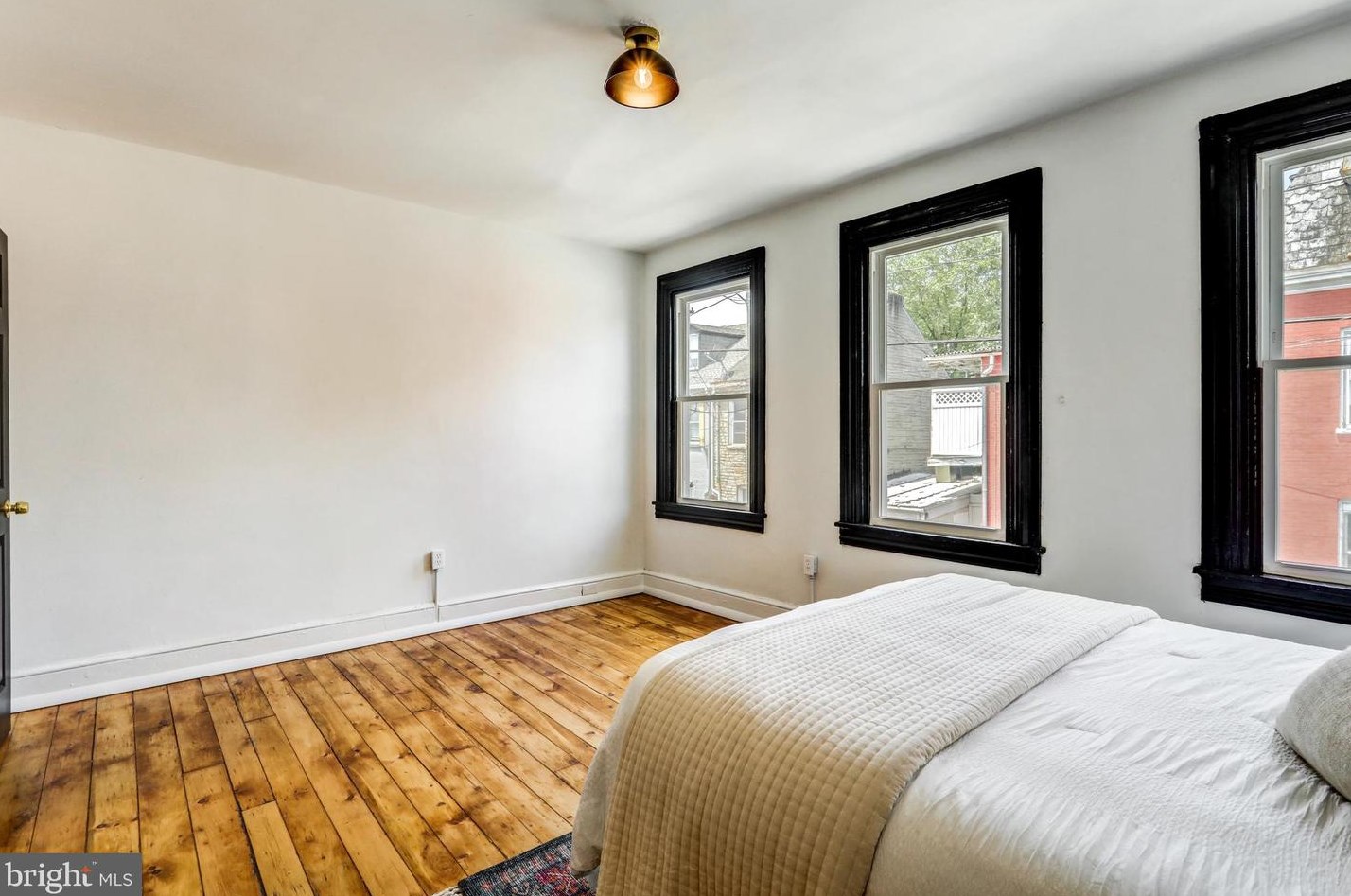 3 Locust St, Lancaster PA 17602-3607 exterior