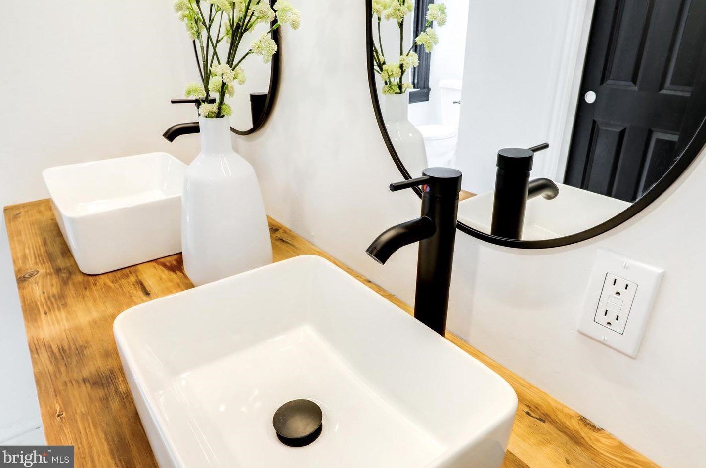 3 Locust St, Lancaster PA 17602-3607 exterior