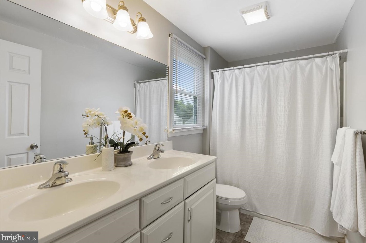 1636 Robert Rd, Lancaster PA  17601-5634 exterior