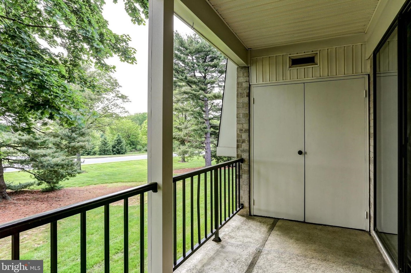 114 Valleybrook Dr, Lancaster PA  17601-4615 exterior