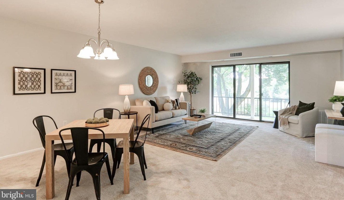 114 Valleybrook Dr, Lancaster PA  17601-4620 exterior