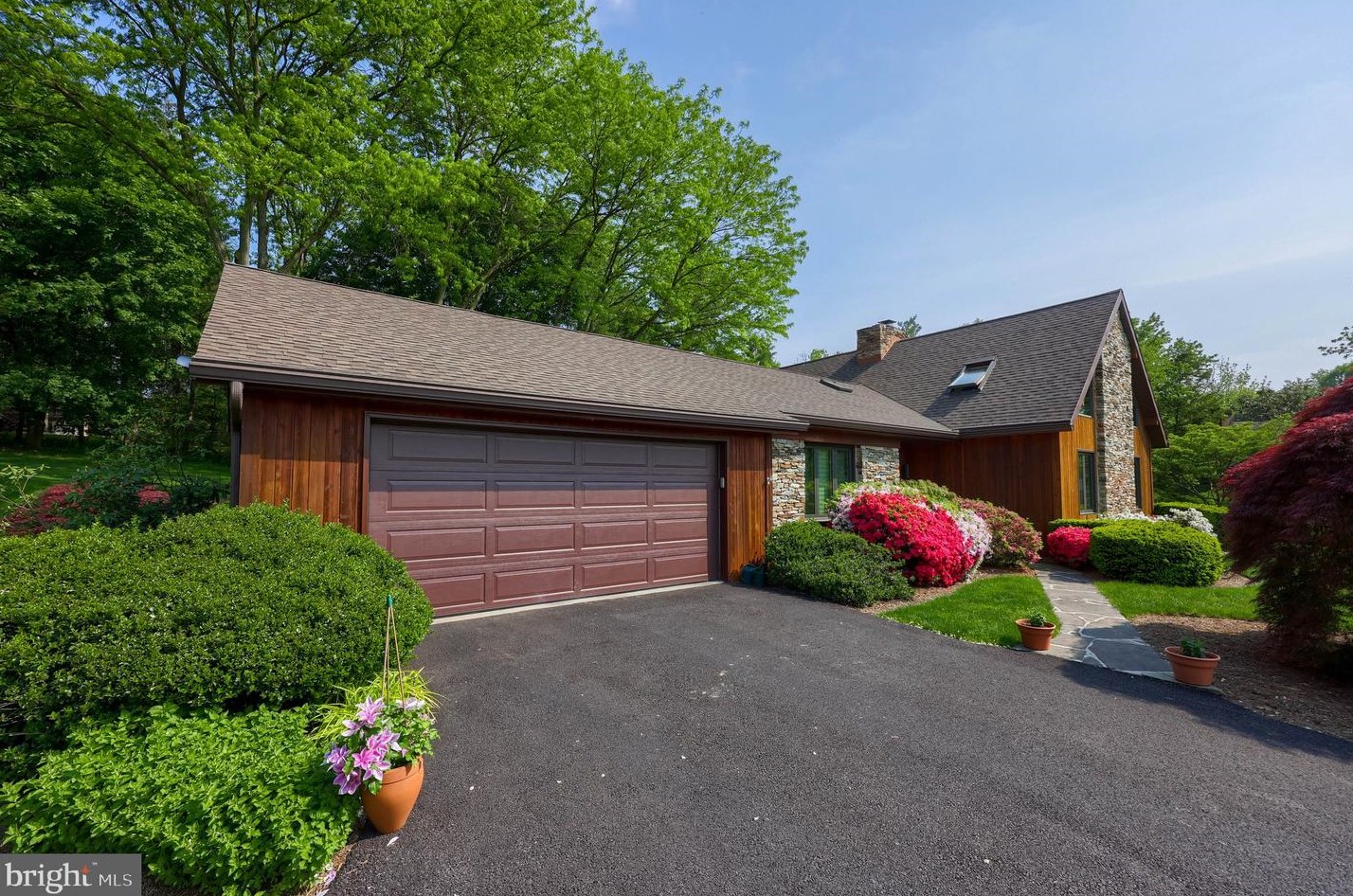 154 Bentley Ln, Lancaster PA  17603-6204 exterior