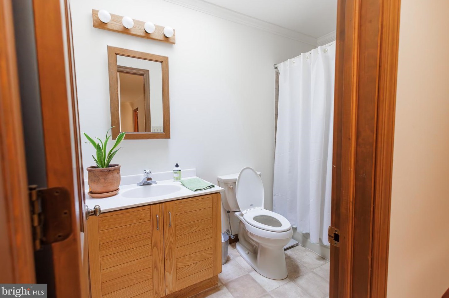 154 Bentley Ln, Lancaster PA  17603-6204 exterior