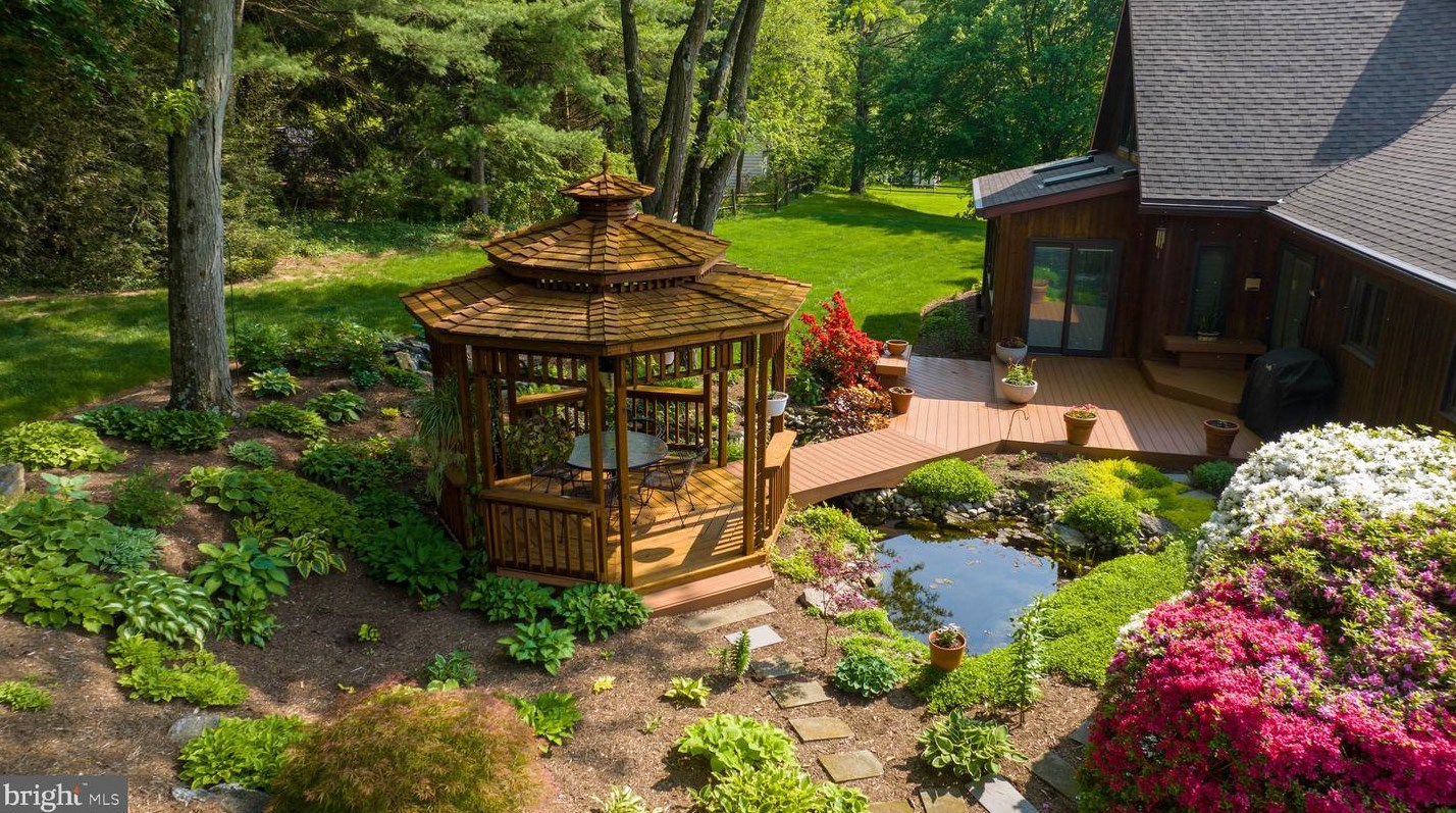 154 Bentley Ln, Lancaster PA  17603-6204 exterior