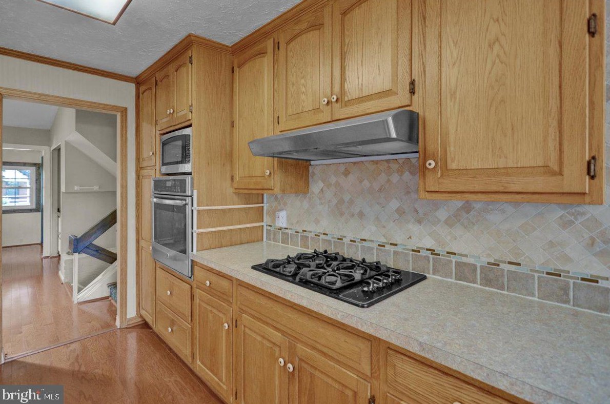 1932 Crooked Oak Dr, Lancaster PA  17601-6425 exterior