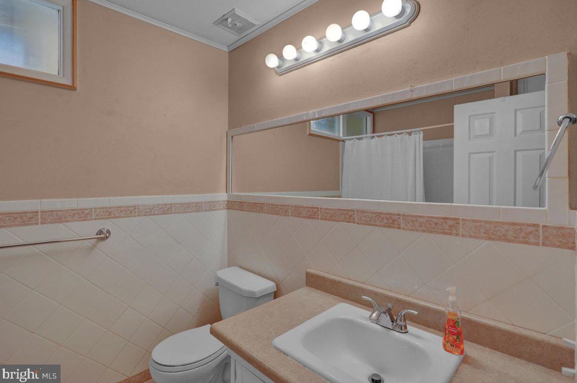 1932 Crooked Oak Dr, Lancaster PA  17601-6425 exterior