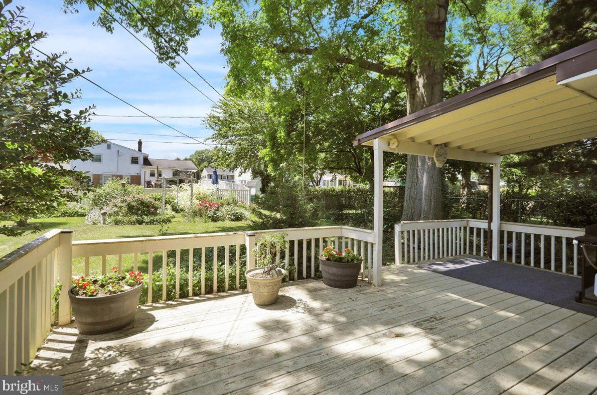 1932 Crooked Oak Dr, Lancaster PA  17601-6425 exterior