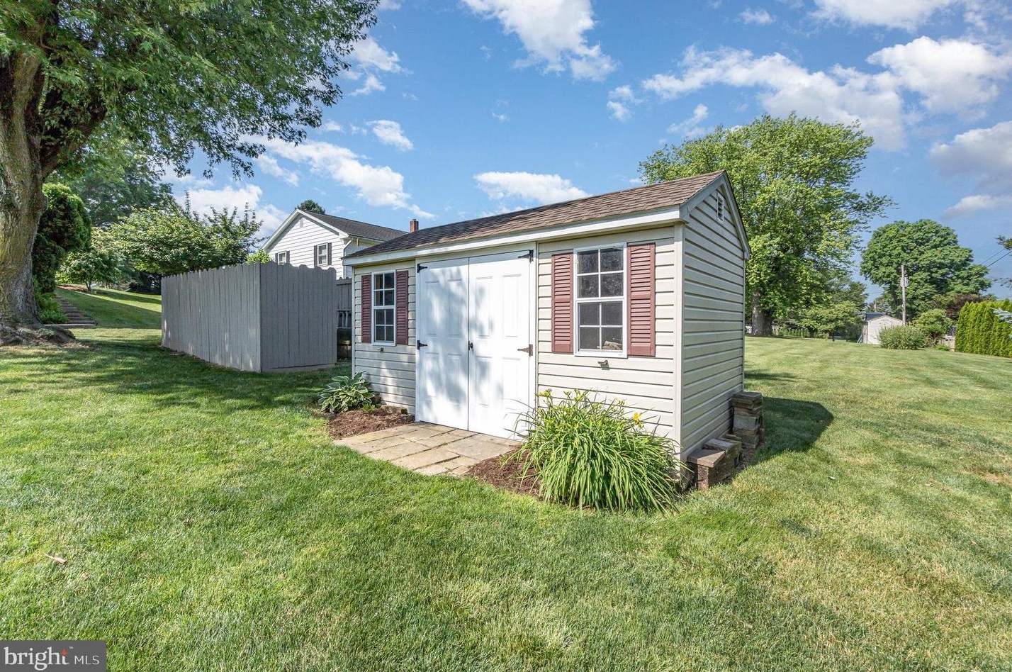 401 Myer Ter, Bareville PA  17540-1218 exterior