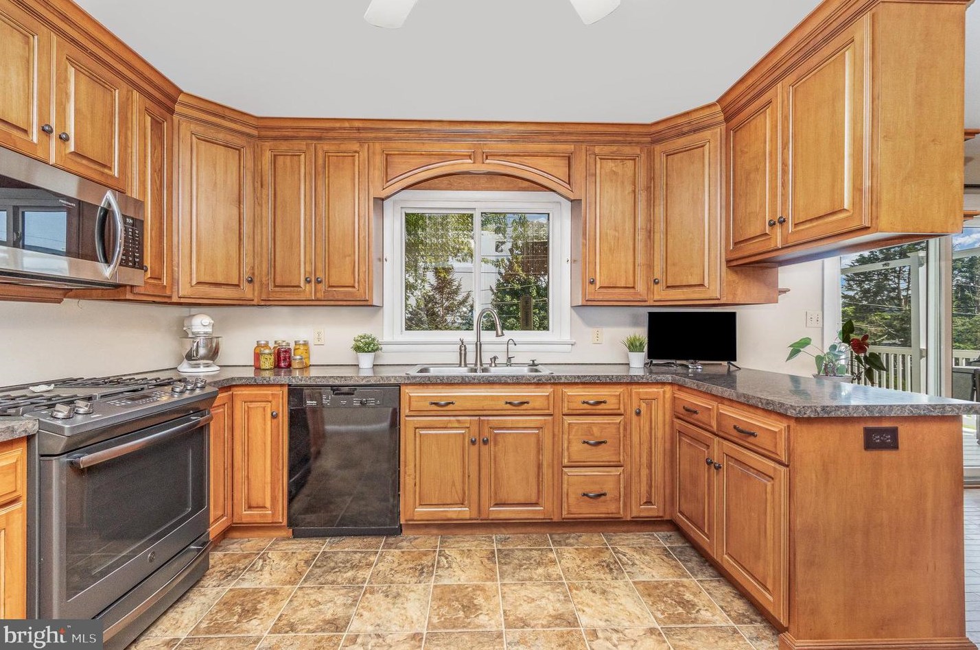 401 Myer Ter, Bareville PA  17540-1218 exterior