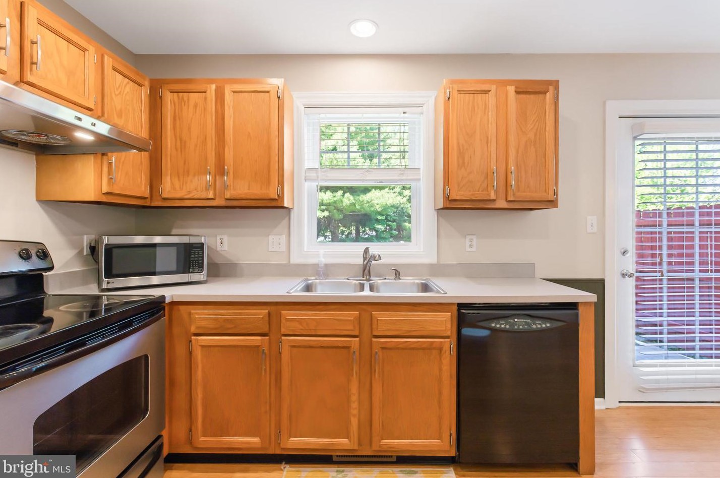2473 Franklin Dr, East Petersburg PA  17520-1062 exterior