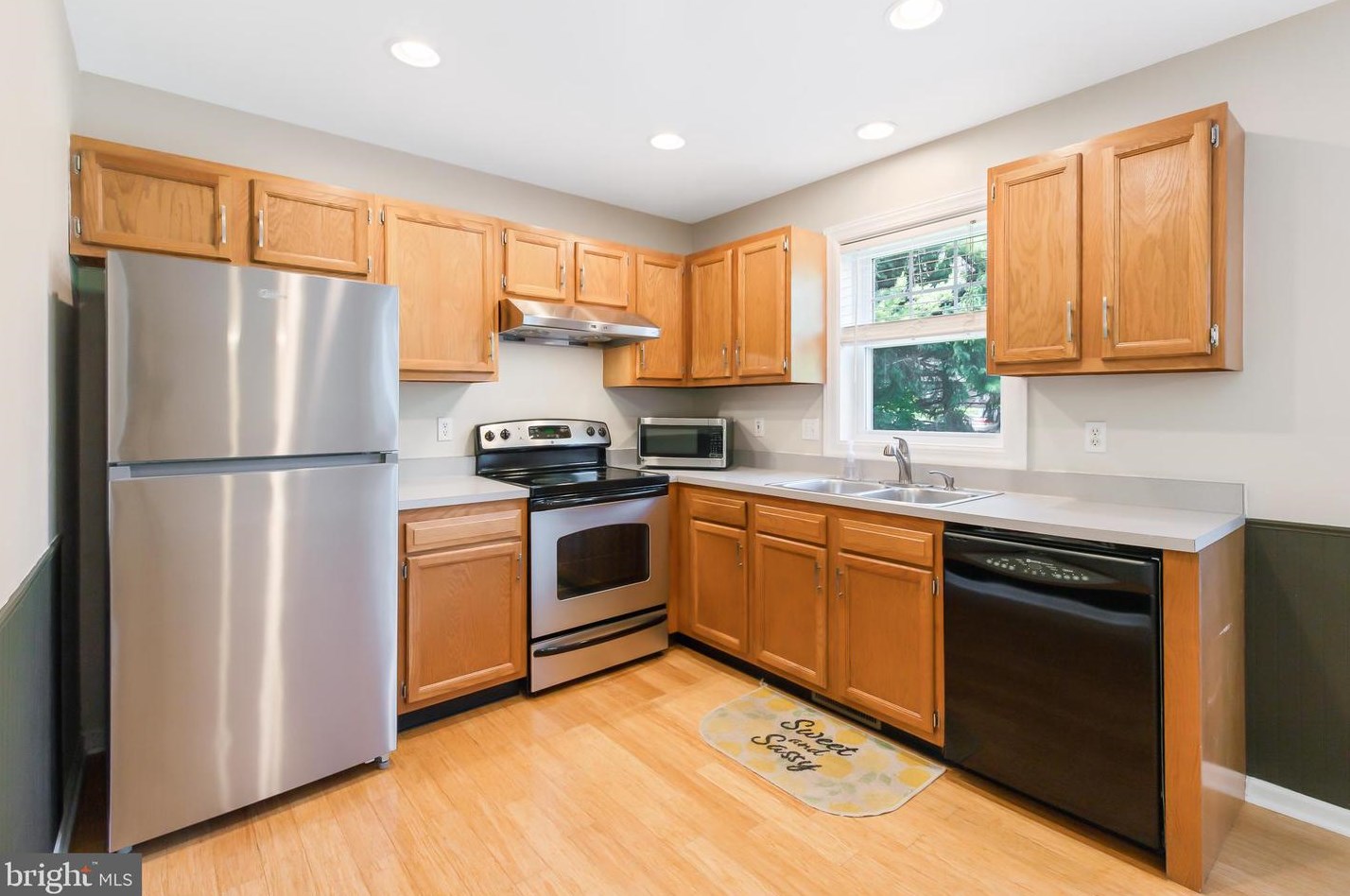2473 Franklin Dr, East Petersburg PA  17520-1062 exterior