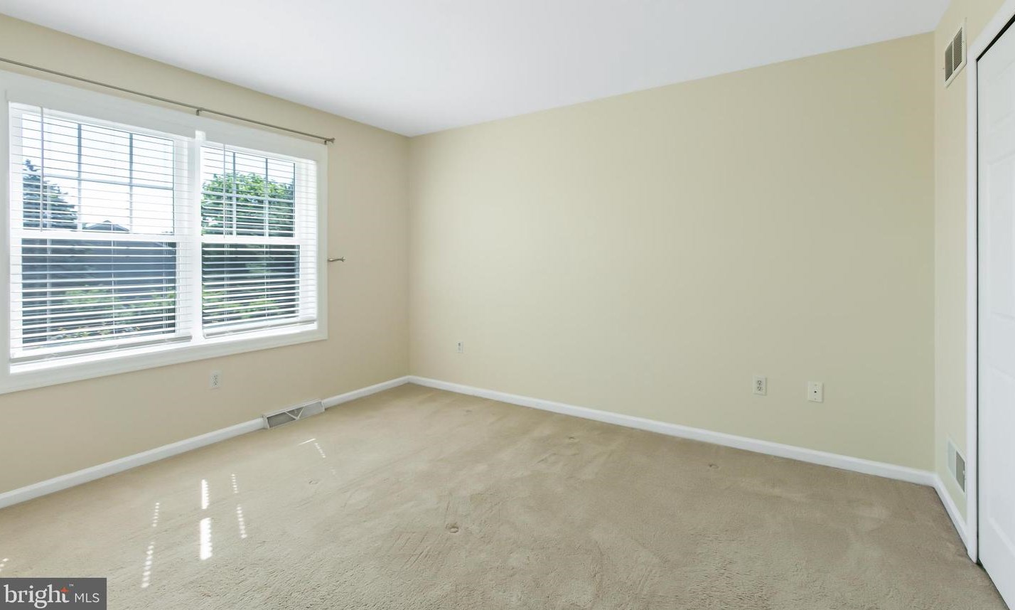 2473 Franklin Dr, East Petersburg PA  17520-1062 exterior