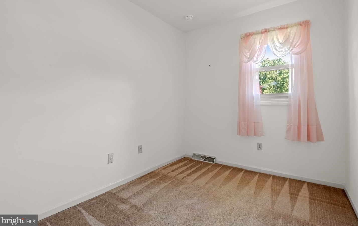 18 Clarendon Dr, Lancaster PA  17603-9596 exterior