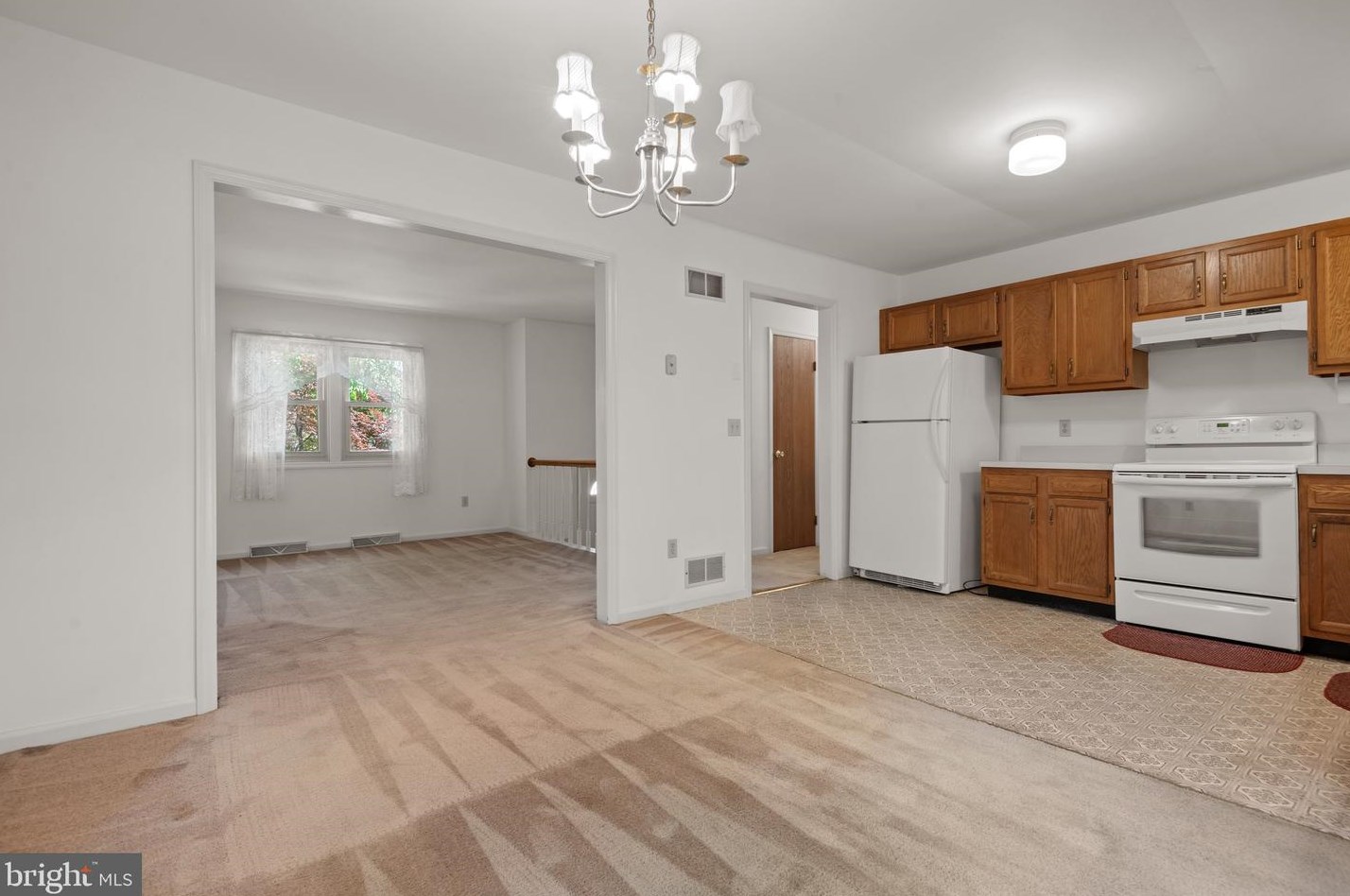 18 Clarendon Dr, Lancaster PA  17603-9596 exterior