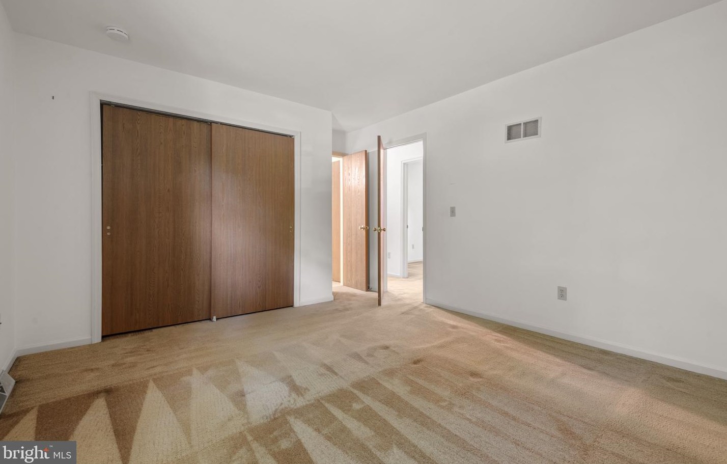 18 Clarendon Dr, Lancaster PA  17603-9596 exterior