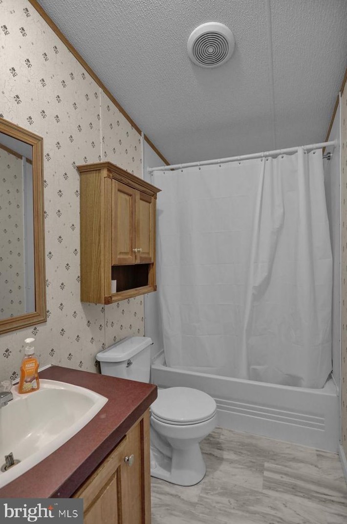 16 Madge Dr, Lancaster PA 17603-4048 exterior