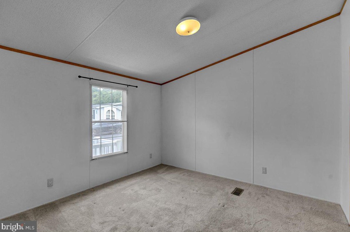 16 Madge Dr, Lancaster PA 17603-4048 exterior