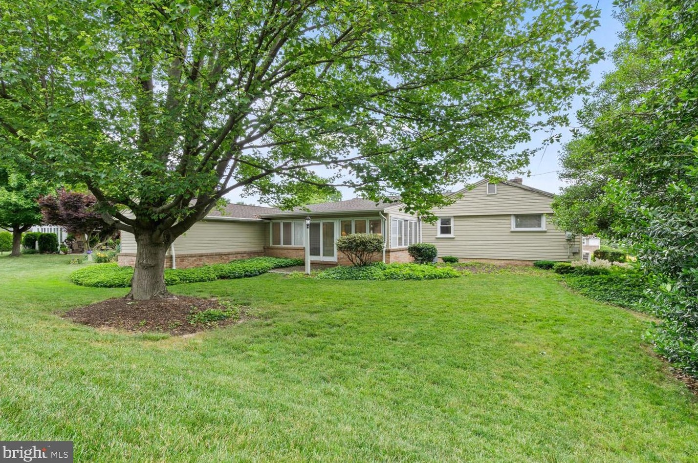 707 Darby Ln, Lancaster PA 17601-2008 exterior