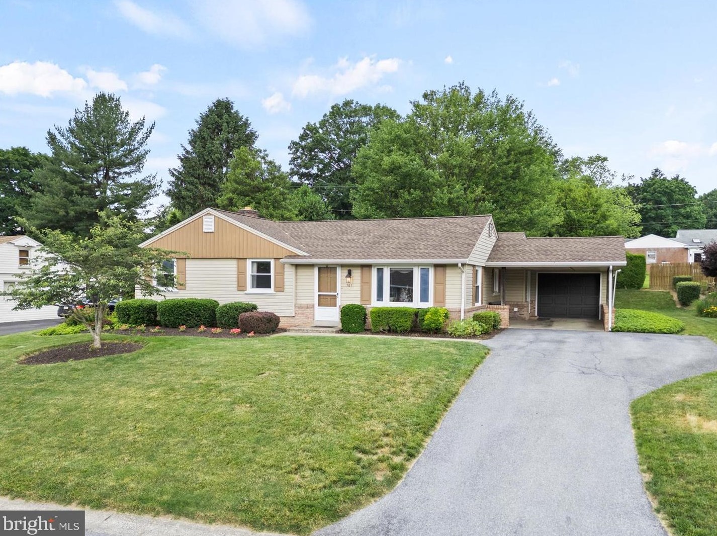 707 Darby Ln, Lancaster PA 17601-2008 exterior