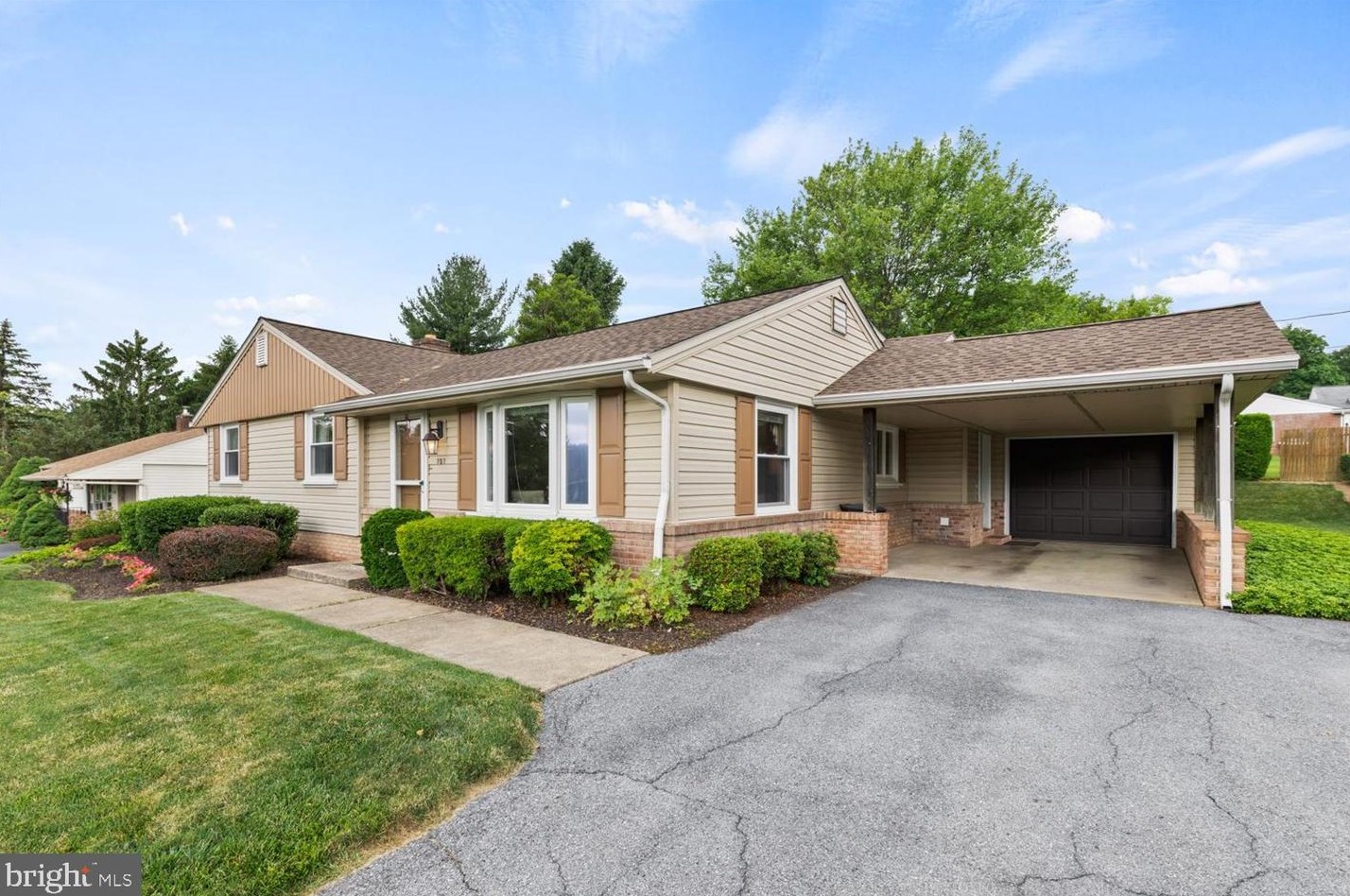 707 Darby Ln, Lancaster PA 17601-2008 exterior