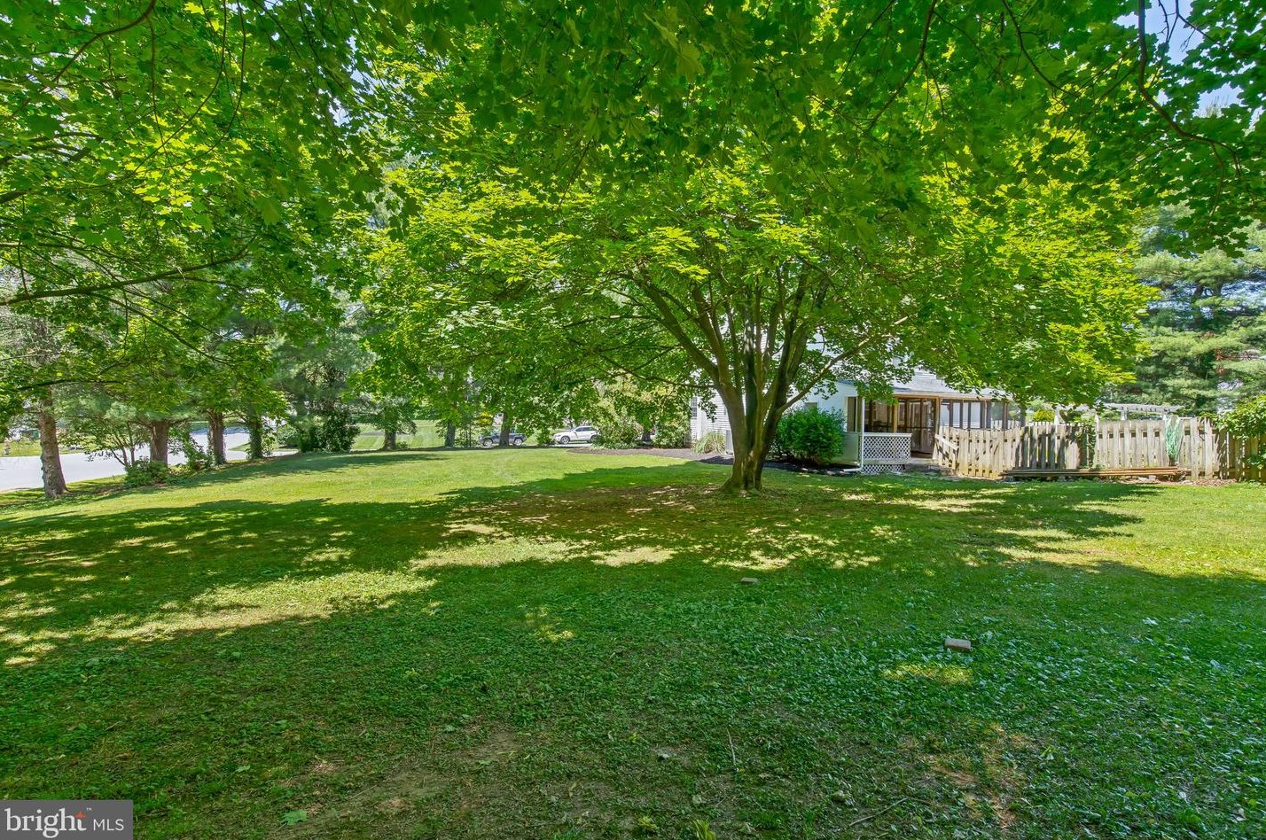 127 Nicholas Rd, Lancaster PA  17603-9423 exterior