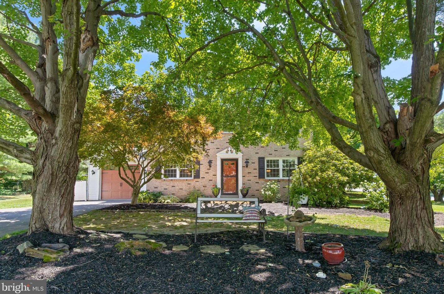 127 Nicholas Rd, Lancaster PA  17603-9423 exterior