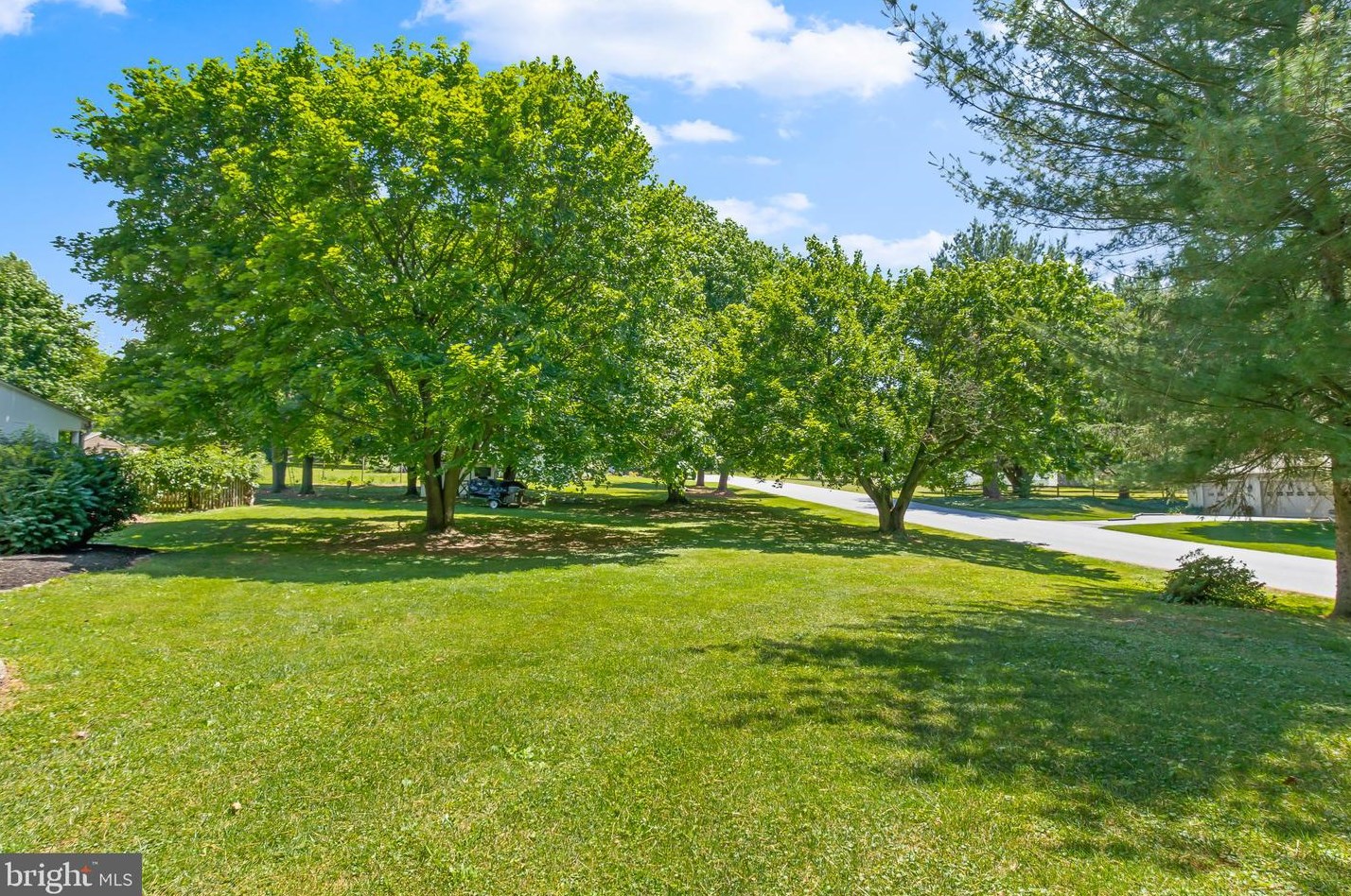 127 Nicholas Rd, Lancaster PA  17603-9423 exterior