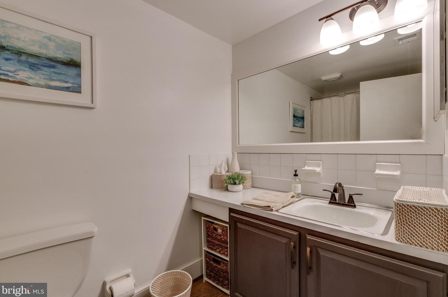 212 Valleybrook Dr, Lancaster PA  17601-4618 exterior