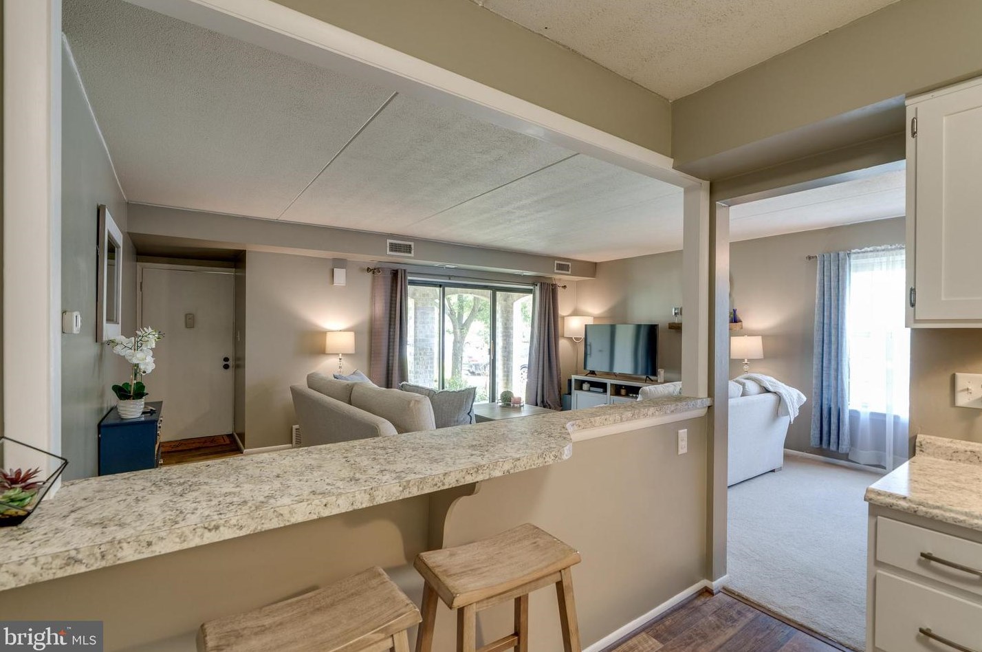 212 Valleybrook Dr, Lancaster PA  17601-4618 exterior