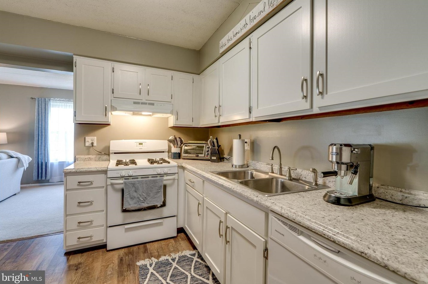 212 Valleybrook Dr, Lancaster PA  17601-4618 exterior