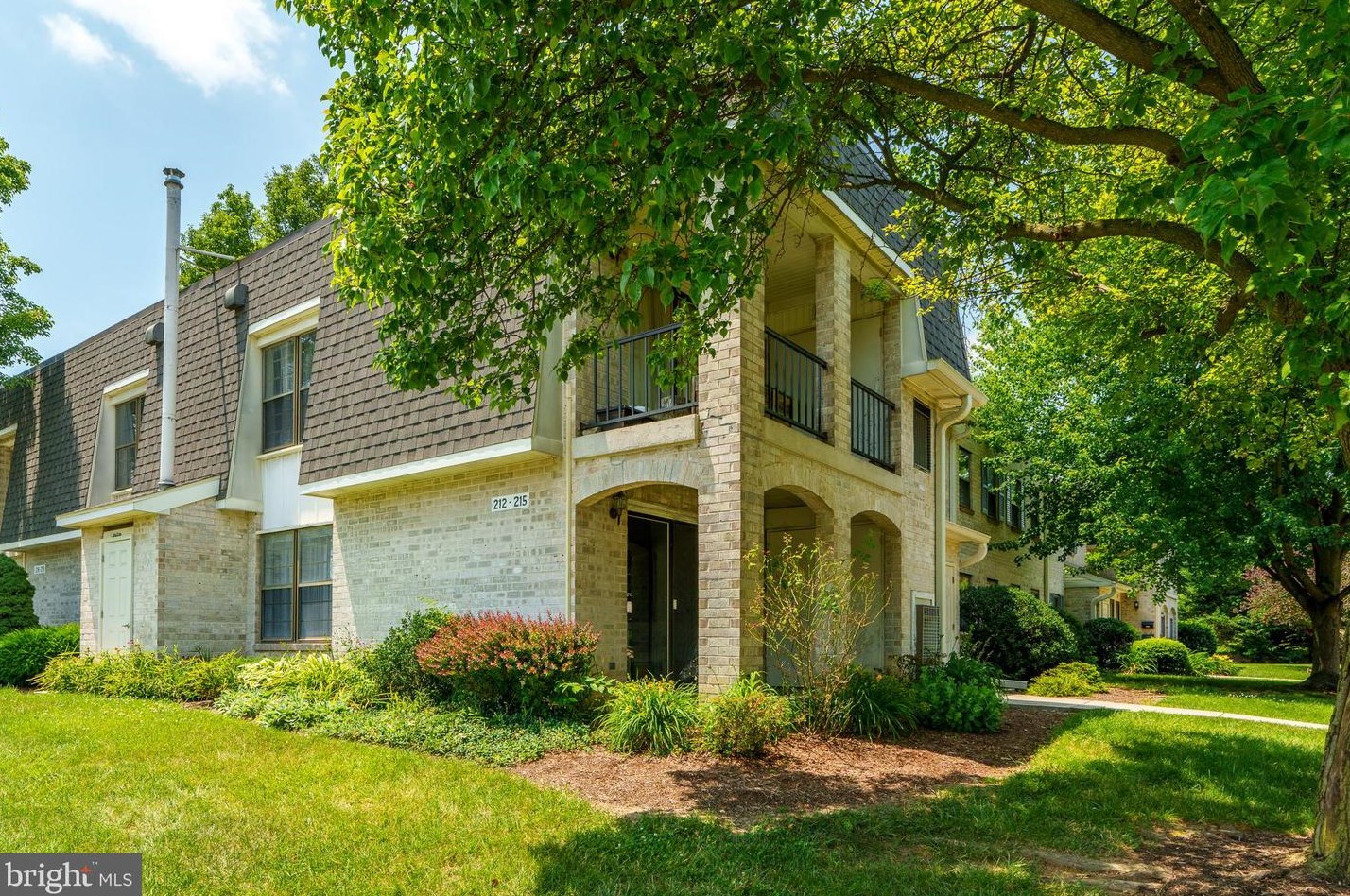 212 Valleybrook Dr, Lancaster PA  17601-4618 exterior