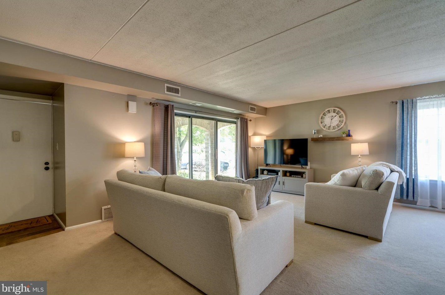 212 Valleybrook Dr, Lancaster PA  17601-4618 exterior