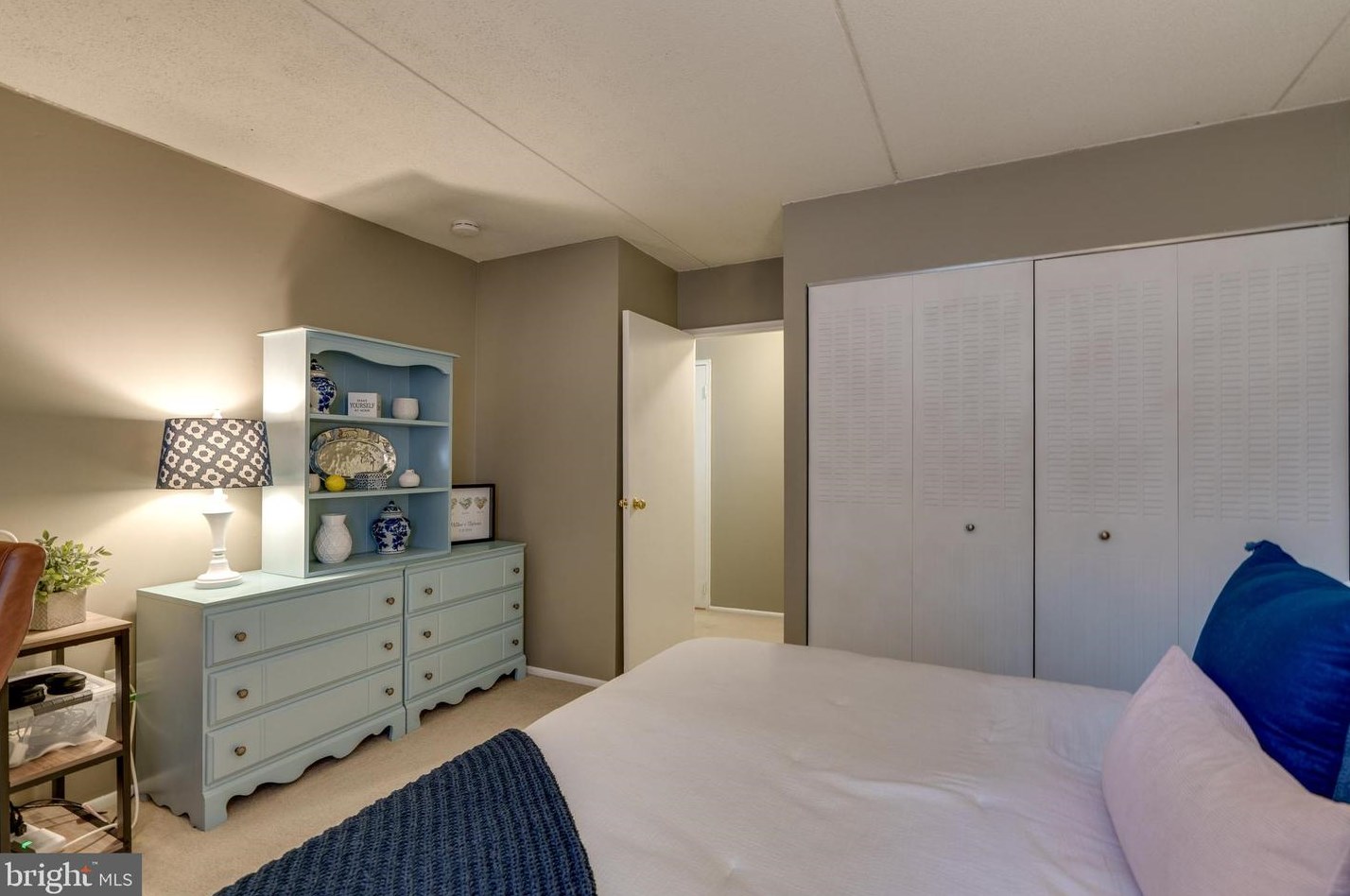 212 Valleybrook Dr, Lancaster PA  17601-4618 exterior